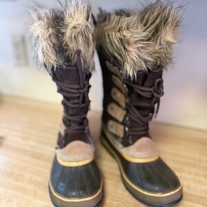 Sorel Black and Brown Faux Fur Trim Boots